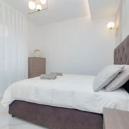 1co4 - Duomo - Luxurious And - Milaan